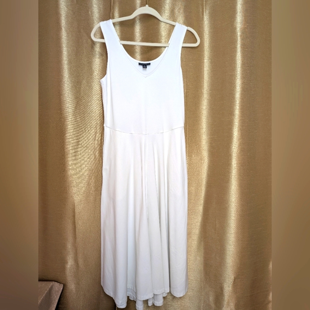Elegant White Sleeveless Dress With Side Pockets Size 0X Stretchable Fabric